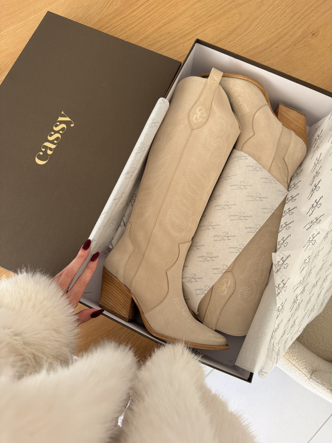 Hailey Bottes Santiags Cuir Beige